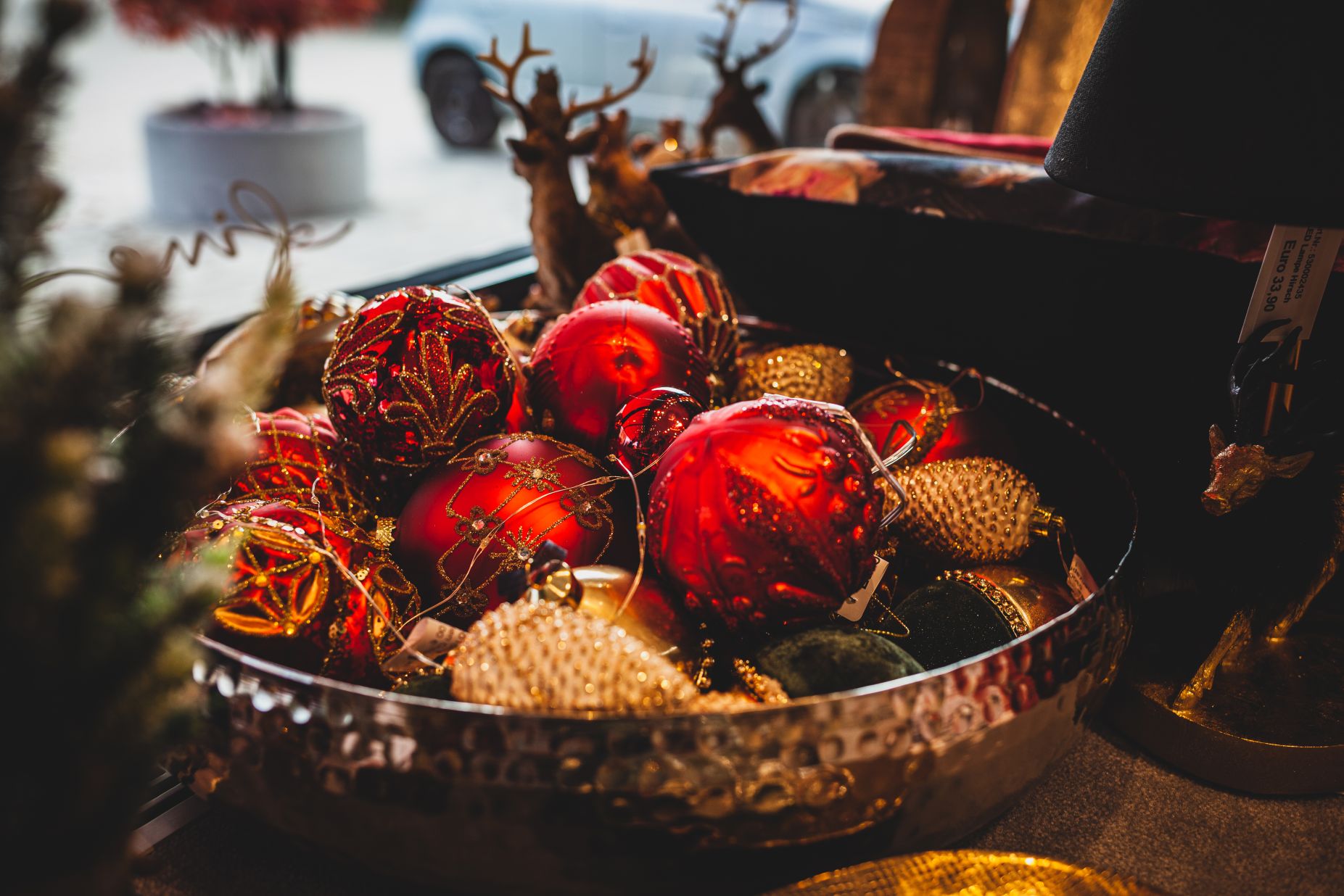 Rote Christbaumkugeln bei Ege Raum & Design Mühldorf