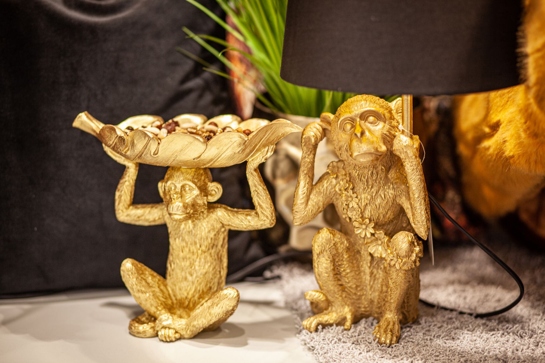 Goldene Affen bei Ege Raum & Design Mühldorf