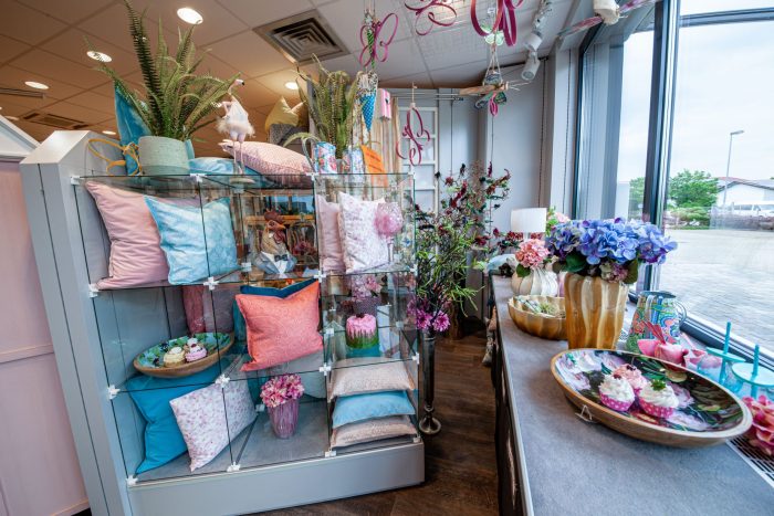 Juli 2020 Dekoration bei Ege Raum & Design Mühldorf Schaufenster bei Ege Raum & Design Mühldorf