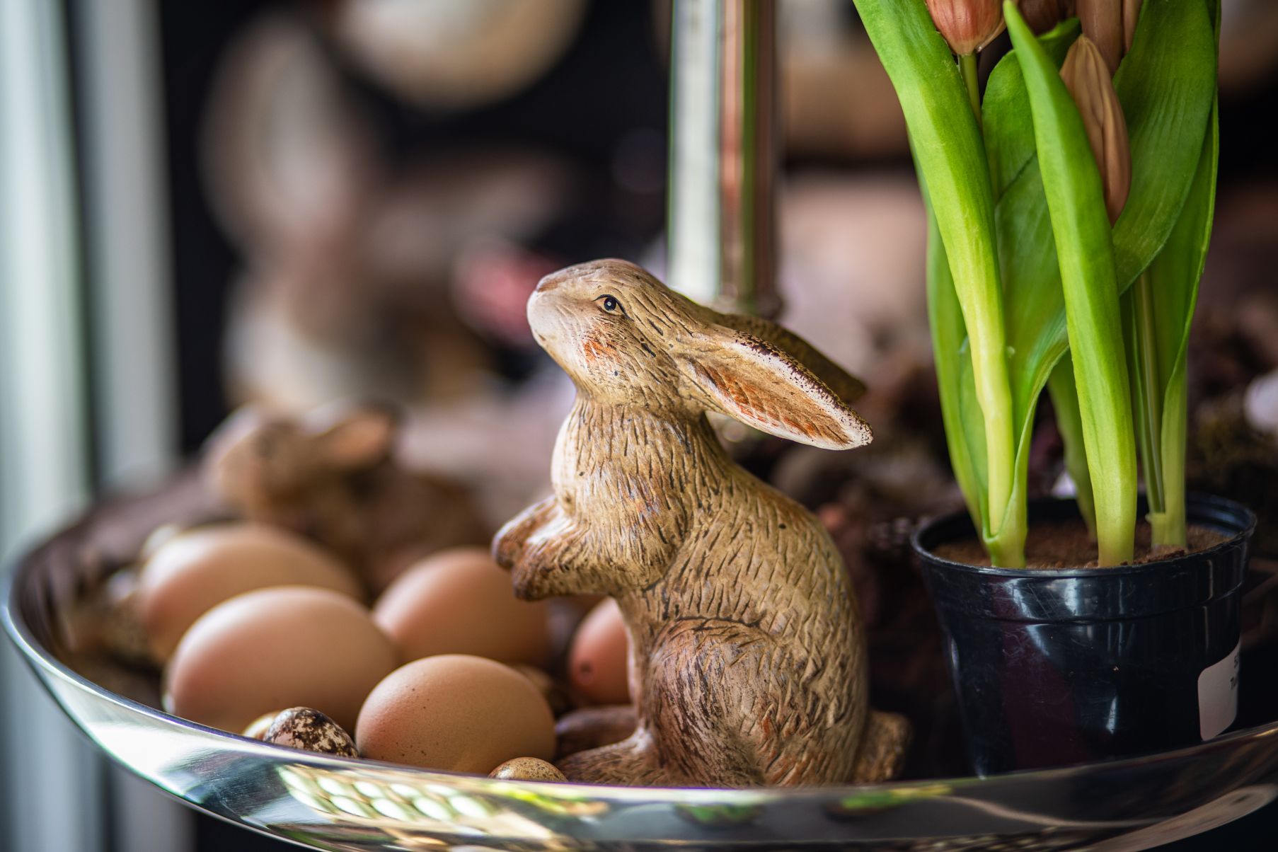 Hase und Eier Osterdekoration bei Ege Raum & Design Mühldorf