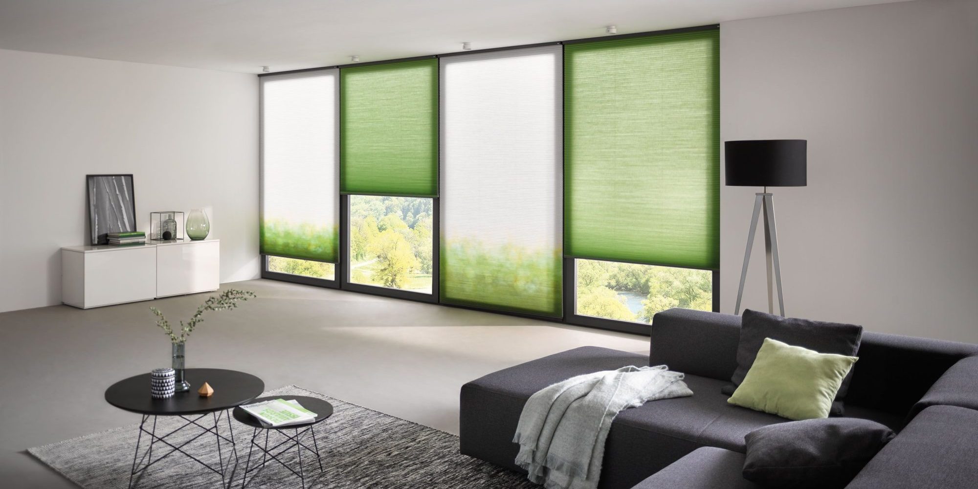 Ege Design – Grünes Plissee mit Verlauf im Wohnzimmer