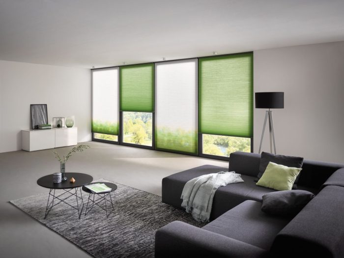 Ege Design – Grünes Plissee mit Verlauf im Wohnzimmer Ege Design – Grünes Plissee mit Verlauf im Wohnzimmer