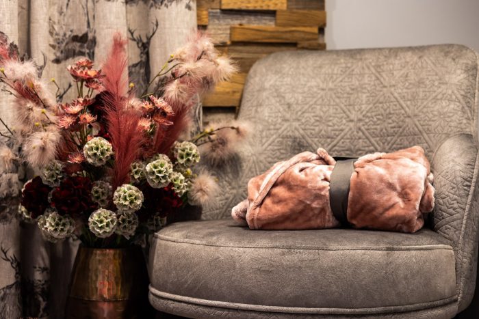 September 2023 Herbstdekoration bei Ege Raum & Design Mühldorf Sessel Herbstdekoration bei Ege Raum & Design Mühldorf
